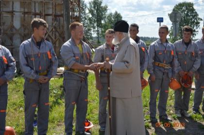 Закладка первых кирпичей в стены церкви Архистратига Михаила